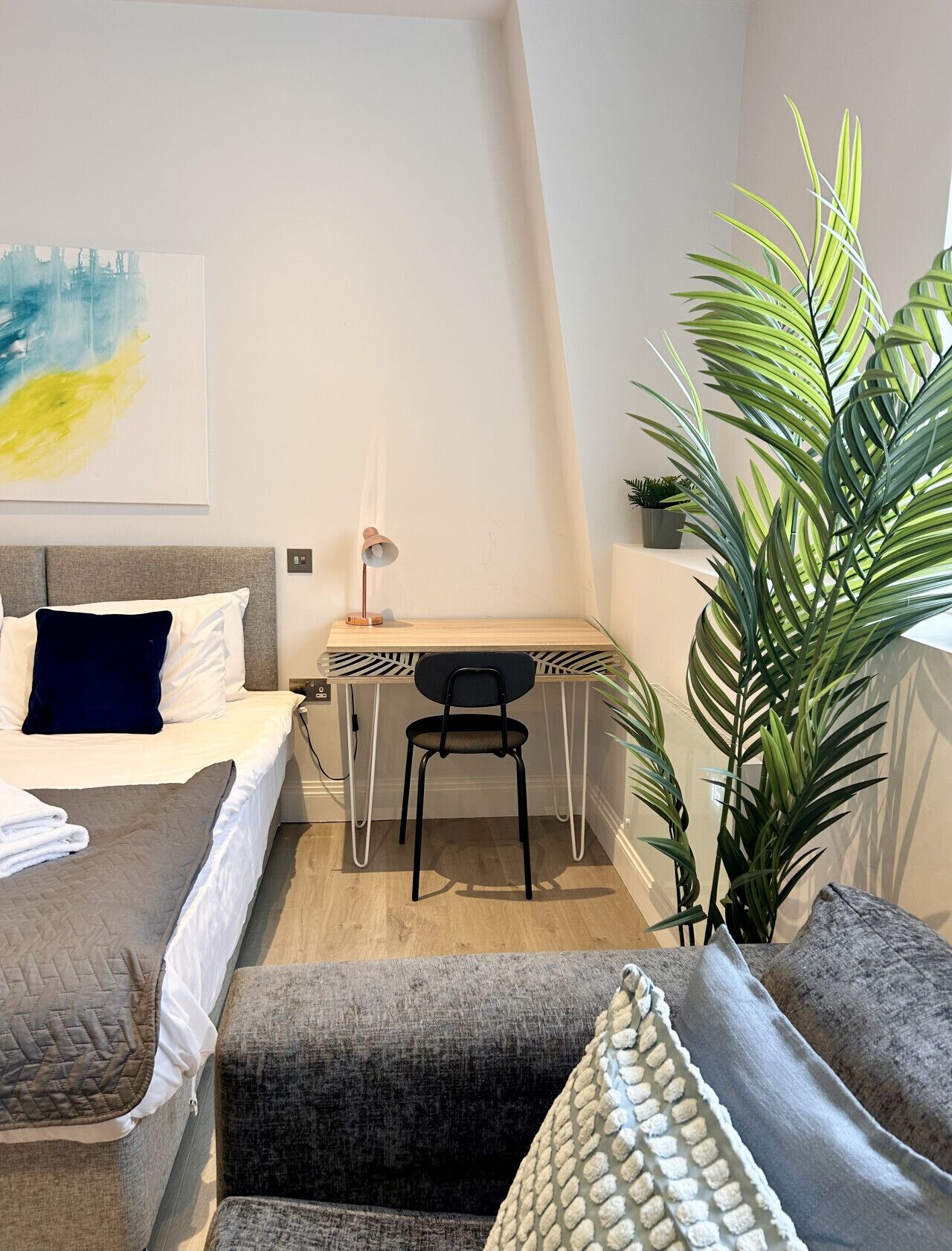 Iron/ironing board, free WiFi, bed sheets