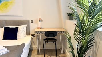 Iron/ironing board, free WiFi, bed sheets