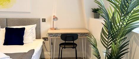 Silitysrauta/-lauta, ilmainen Wi-Fi, vuodevaatteet