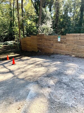 المنطقة المحيطة بالمنشأة