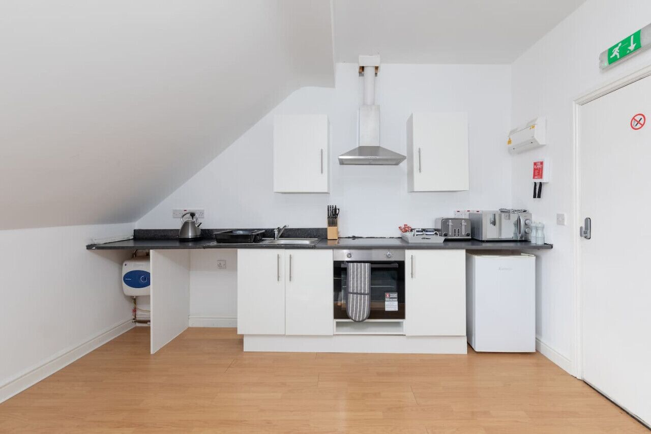 ثلاجة، ميكروويف، فرن، موقد طهي مسطح