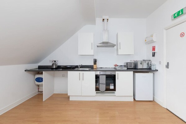 Fridge, microwave, oven, stovetop