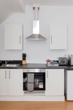 Fridge, microwave, oven, stovetop