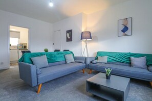 TV - Leadenflower Apartment (Crieff)