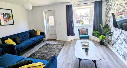 Latchford Mews - Vibrant & Modern Four Bed House