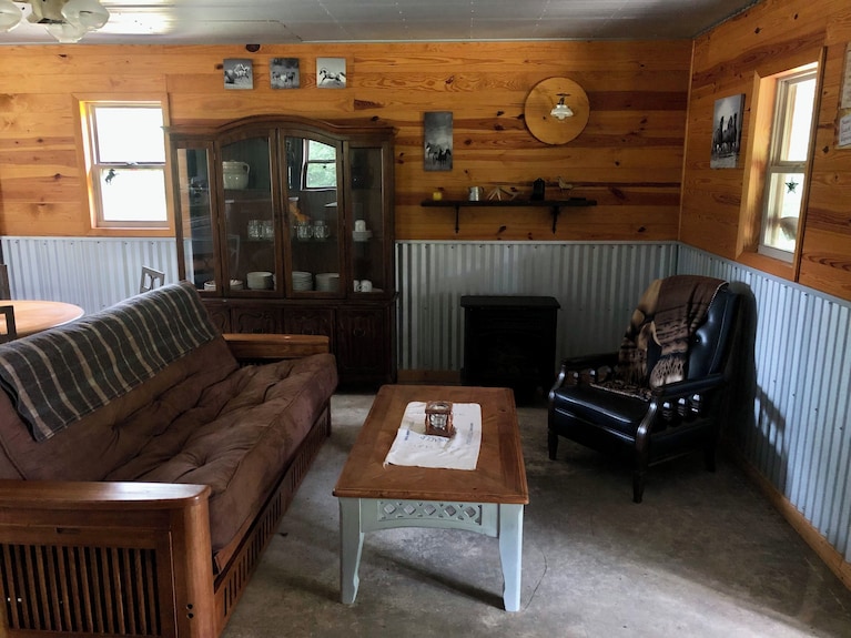 Mennonite Built Cabin On 81 Acres Surrounded By 30,000 Acres Of State Park - Fall Creek Falls, TN