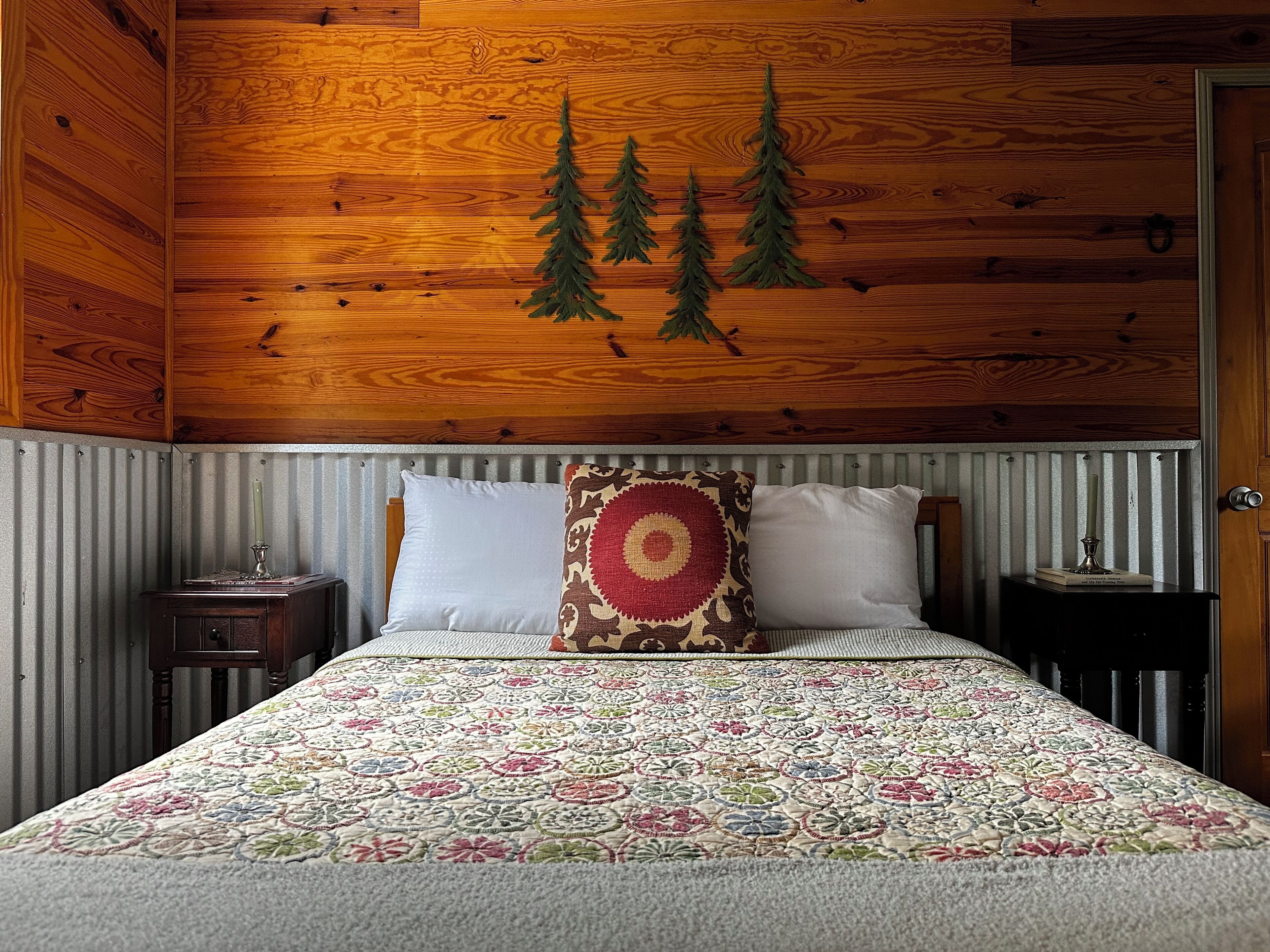 1 bedroom, bed sheets