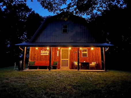 外観. Mennonite Built Cabin on 81 acres surrounded by 30,000 acres of state park