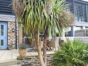 Outdoor dining - 3 bedroom accommodation in Bluebell Barn (Bluebell Barn)
