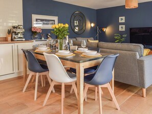 Dining - 3 bedroom accommodation in Bluebell Barn (Bluebell Barn)
