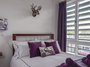 3 bedrooms, free WiFi, bed sheets - 3 bedroom accommodation in Bluebell Barn (Bluebell Barn)
