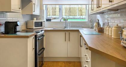 3 bedroom accommodation in Inkersall, near Chesterfield