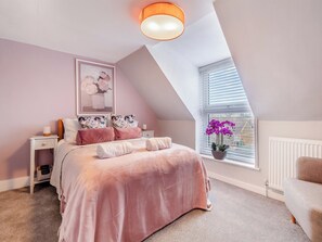 3 bedrooms, free WiFi, bed sheets - 3 bedroom accommodation in Heacham (Heacham)