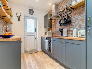 Dishwasher, high chair - 3 bedroom accommodation in Heacham (Heacham)