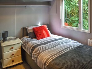 2 bedrooms, free WiFi, bed sheets - Meadow View Van - UK44667 (Neatishead, near Wroxham)