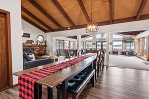 Basic Cabin | Dining room - Grand Lakefront Escape (Big Bear Lake)