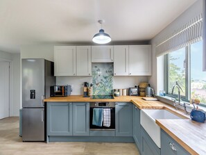 Dishwasher, high chair - 2 bedroom accommodation in Pontesbury (Pontesbury)