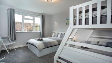 1 bedroom, free WiFi, bed sheets