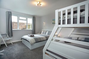 1 bedroom, free WiFi, bed sheets - Garden Apartment - UK44654 (Paignton)