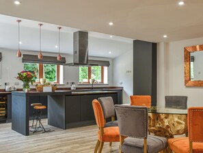 Dining - 5 bedroom accommodation in Diss (Diss)