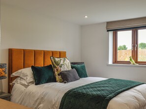 5 bedrooms, free WiFi, bed sheets - 5 bedroom accommodation in Diss (Diss)