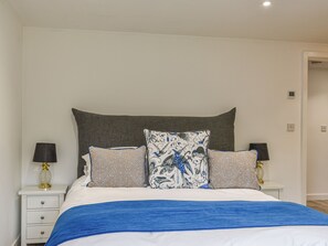 5 bedrooms, free WiFi, bed sheets - 5 bedroom accommodation in Diss (Diss)