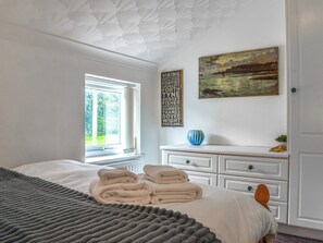 3 bedrooms, free WiFi, bed sheets