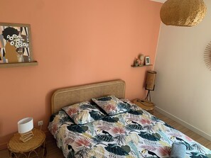 2 chambres, fer et planche à repasser, Wi-Fi, draps fournis