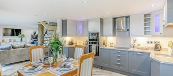 2 bedroom accommodation in Warmfield, near Wakefield