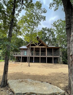Exterior - Unwind at a new modern log cabin, stunning Lake Views, 3 miles from City Harbor (Guntersville)
