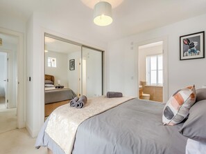3 bedrooms, free WiFi, bed sheets