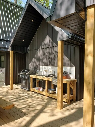 Cozy South Loft on Lake Cecebe. Tranquility above Muskoka at Rockwynn Cottages