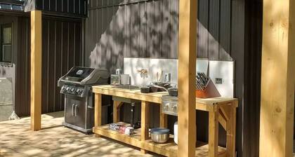 Cozy South Loft on Lake Cecebe. Tranquility above Muskoka at Rockwynn Cottages