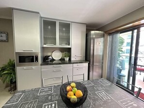 Micro-ondes, four, plaque de cuisson, lave-vaisselle