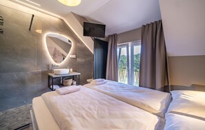 4 chambres, coffre-fort, fer et planche à repasser, lit de bébé portatif