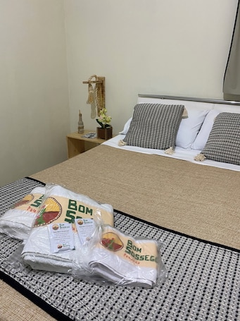 Hypo-allergenic bedding, individually decorated, free WiFi