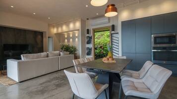 Vila Mewah | Area keluarga | TV layar datar