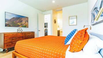 2 bedrooms, desk, iron/ironing board, travel crib