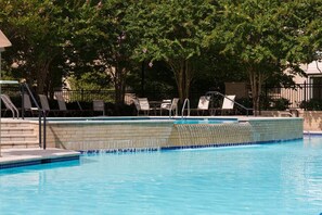 Pool - Classy Studio Home l King bed l Garage IPool l near DC/Metro/Mall (Arlington)