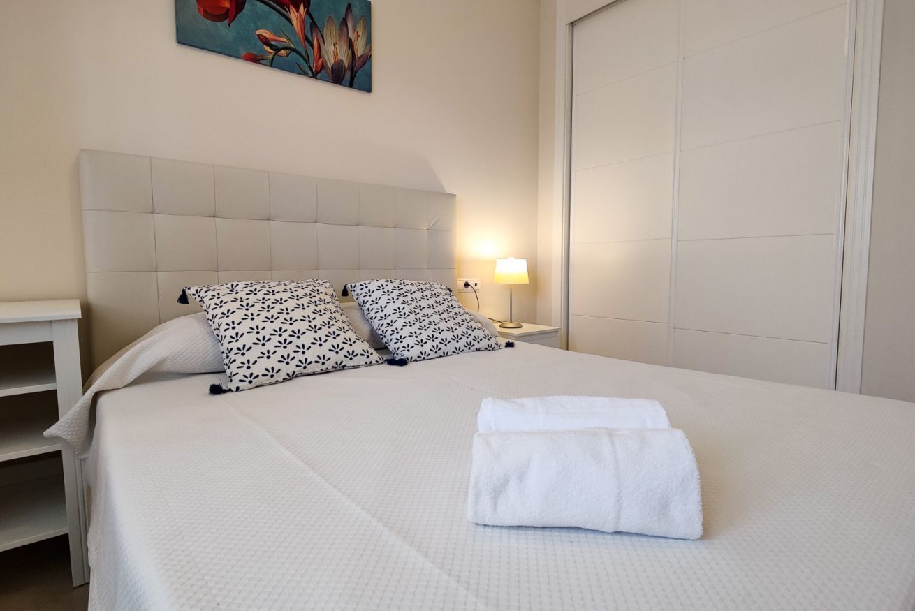 1 slaapkamer, een strijkplank/strijkijzer, wifi, beddengoed