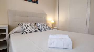 1 slaapkamer, een strijkplank/strijkijzer, wifi, beddengoed