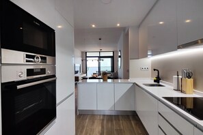 Micro-ondes, four, plaque de cuisson, lave-vaisselle