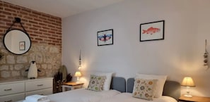 2 quartos, ferros/tábuas de passar roupa, Wi-Fi, roupa de cama