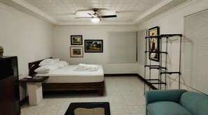 5 soverom, skrivebord, strykejern/-brett og wi-fi