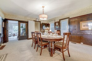 Interior - Wolcottville Farmhouse: 18 Mi to Shipshewana (Wolcottville)