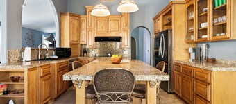 Come relax in the Pool at the Palm House-Prime Location!