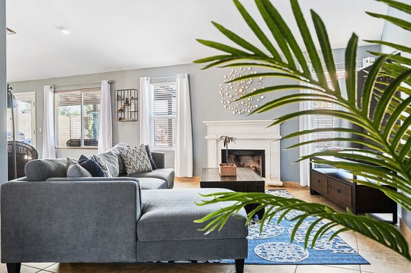 Smart TV, books - Come relax in the Pool at the Palm House-Prime Location! (Chandler)