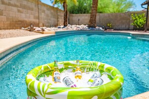 Outdoor pool - Come relax in the Pool at the Palm House-Prime Location! (Chandler)