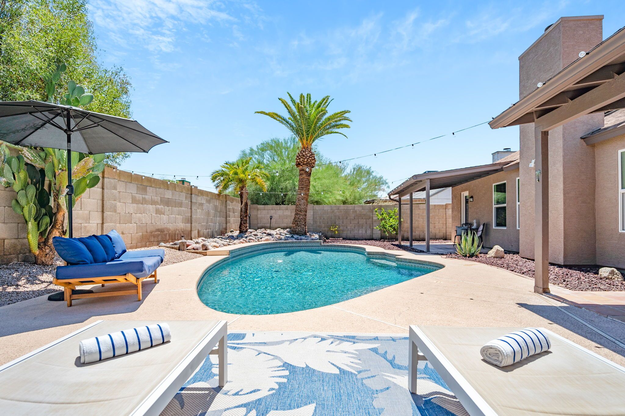 Come relax in the Pool at the Palm House-Prime Location!