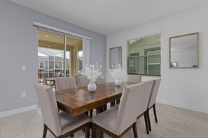 Dining - 6BR Villa with Pool & Games Room, Near Disney (Davenport)